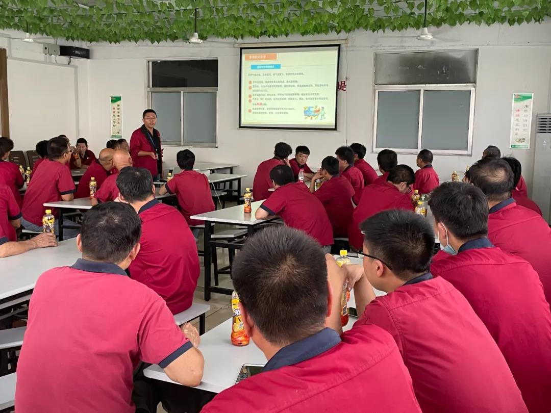 冠科工業(yè)開(kāi)展夏季高溫天氣安全生產(chǎn)專(zhuān)項(xiàng)培訓(xùn) 冠科工業(yè)開(kāi)展夏季高溫天氣安全生產(chǎn)專(zhuān)項(xiàng)培訓(xùn)