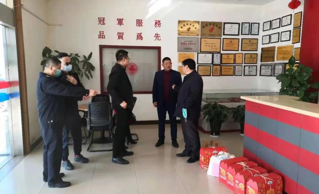 黃橋街道領(lǐng)導(dǎo)到冠科工業(yè)走訪慰問，為留蘇員工送來新春祝福